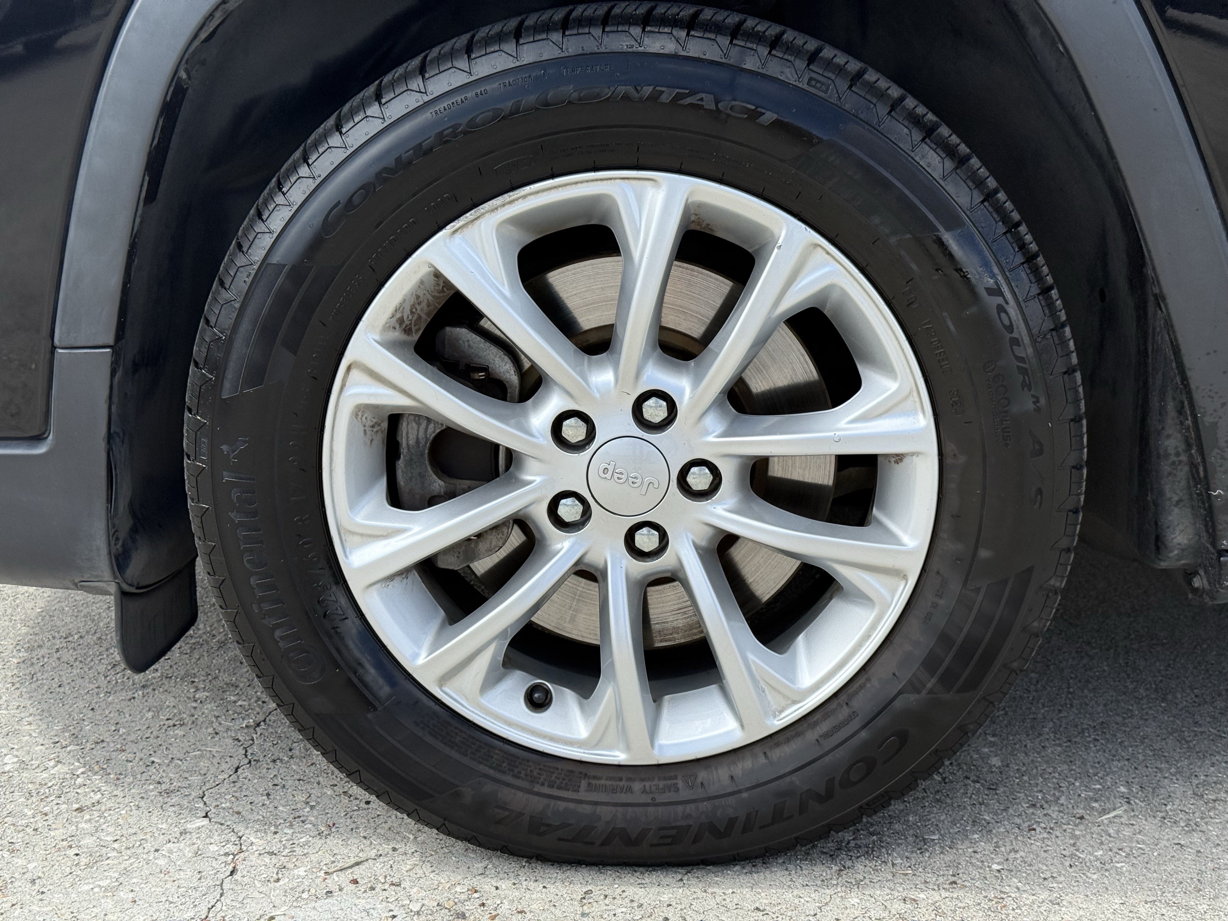Used 2019 Jeep Cherokee Latitude w/ Popular Appearance Group FWD image 12