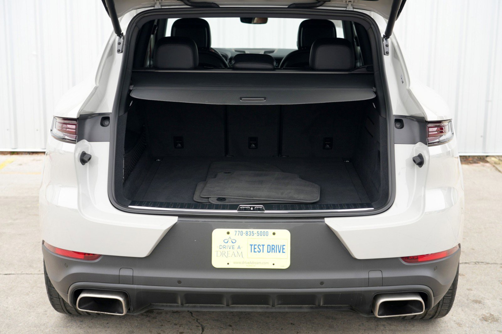 Used 2024 Porsche Cayenne w/ Premium Package image 10