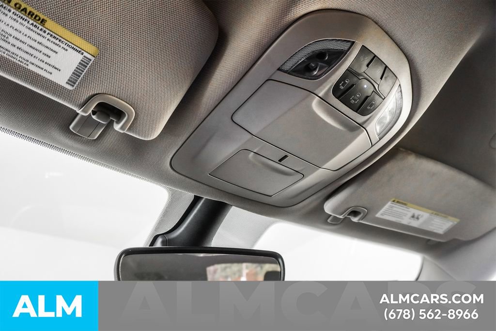 Used 2024 Chrysler Pacifica Select image 54