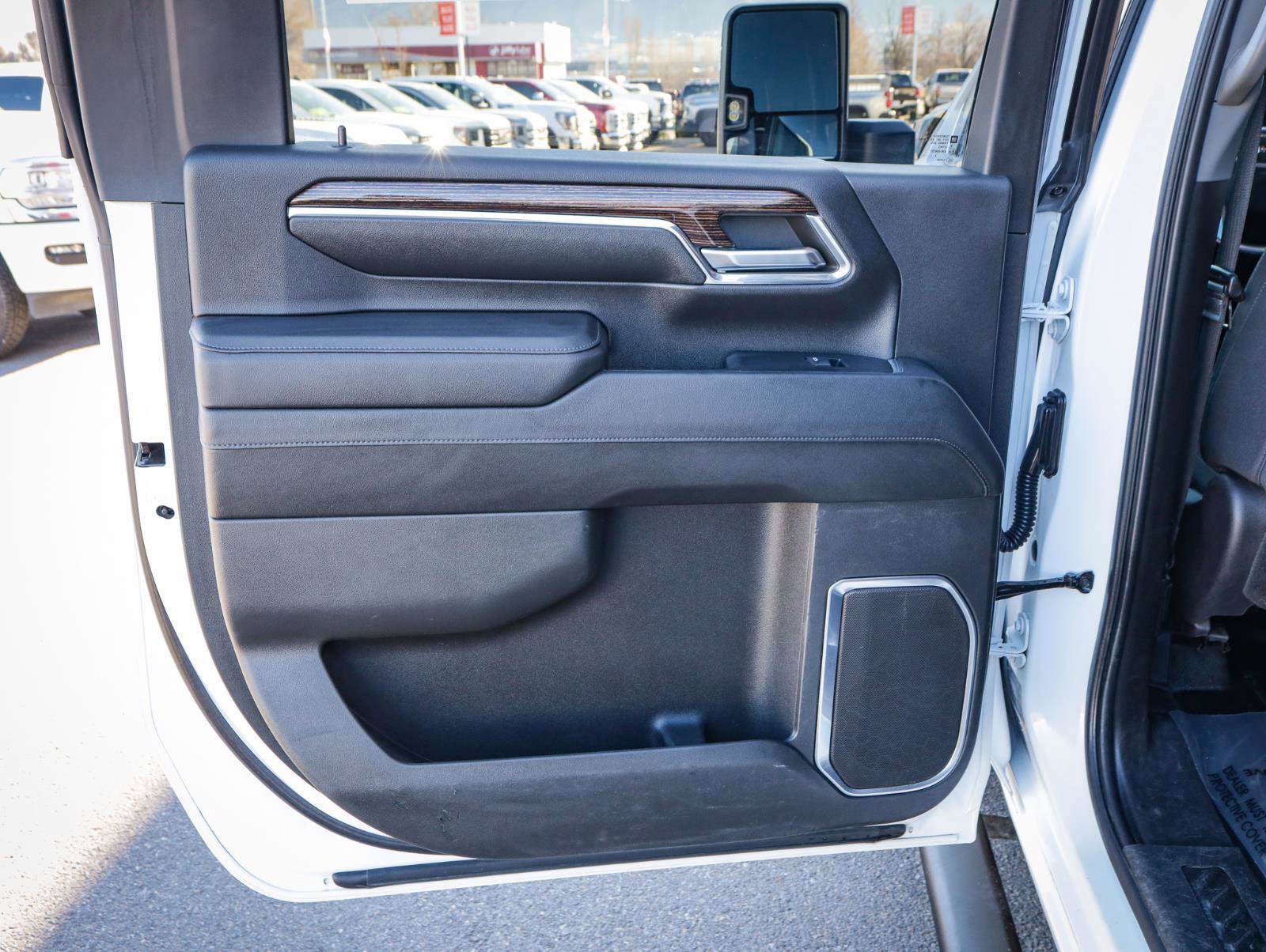 Used 2024 GMC Sierra 3500 SLE w/ SLE Convenience Package image 33