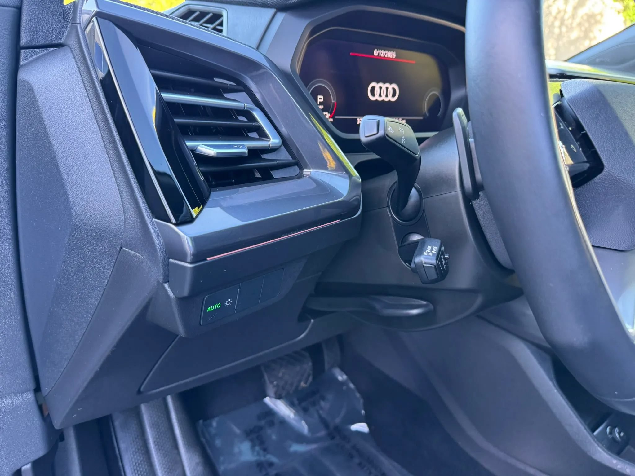 Used 2022 Audi Q4 e-tron Premium Plus w/ Premium Plus AWD/4WD image 32
