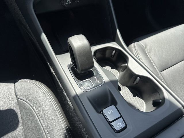 New 2025 Volvo XC40 B5 Core w/ Climate Package image 23