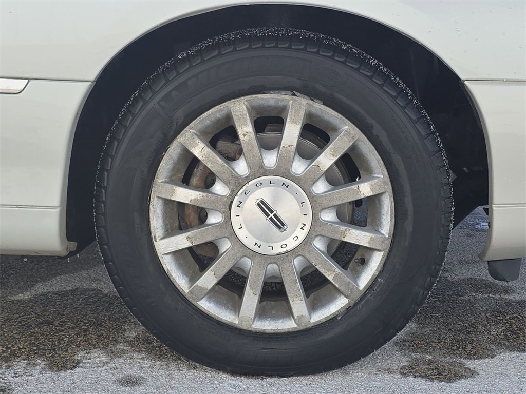 Used 2006 Lincoln Town Car Signature image 34