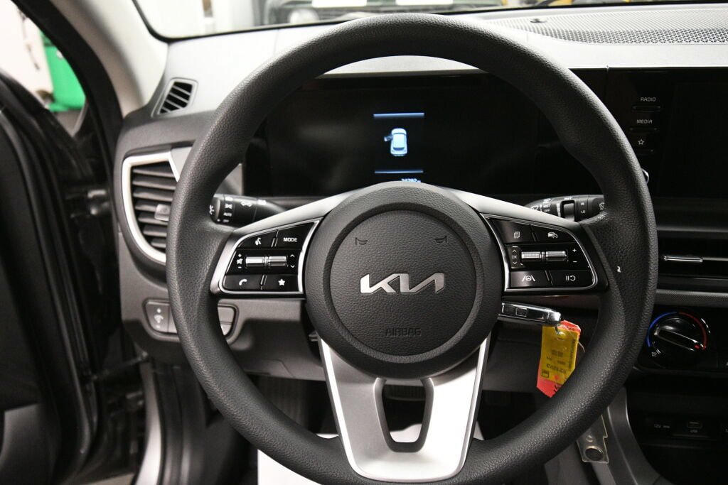Used 2024 Kia Seltos LX AWD/4WD image 12