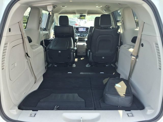 Used 2022 Chrysler Pacifica Touring-L FWD image 30