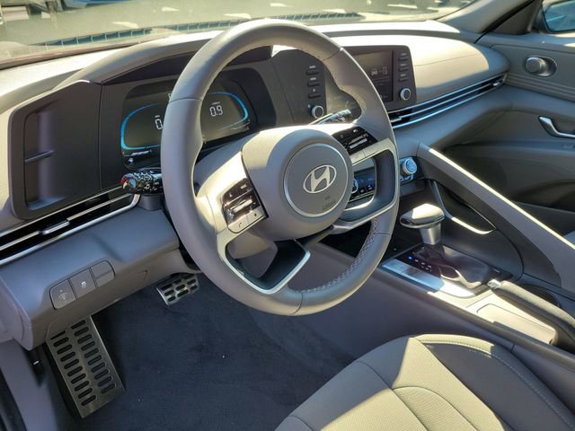Used 2025 Hyundai Elantra Sport image 18