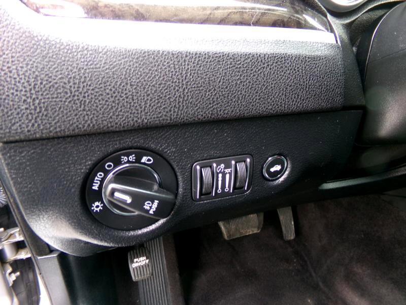 Used 2018 Chrysler 300 Limited image 14