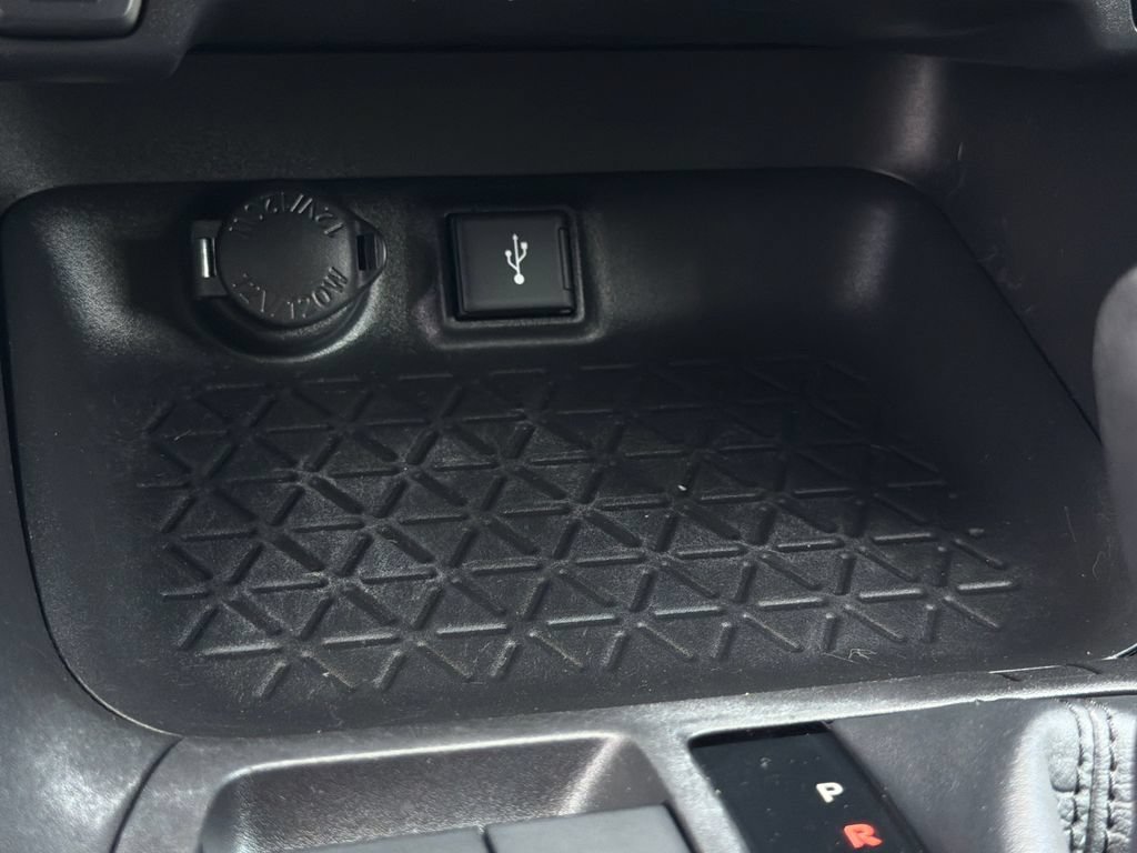 Used 2021 Toyota RAV4 LE AWD/4WD image 30