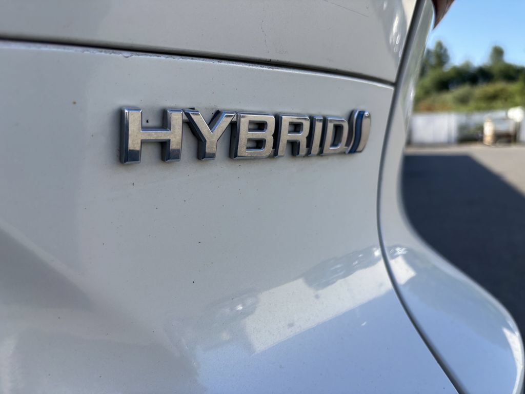 Used 2022 Toyota Venza LE AWD/4WD image 12
