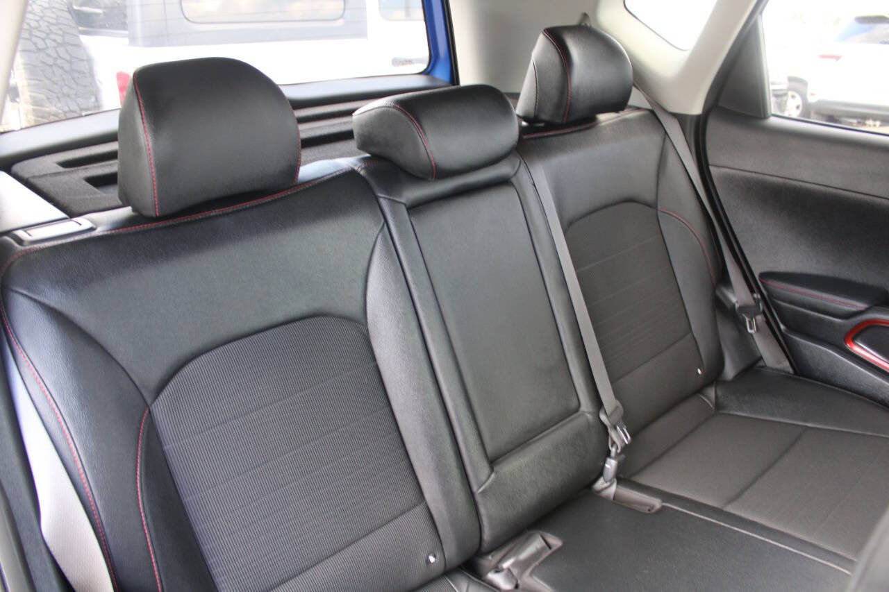 Used 2022 Kia Soul Turbo FWD image 11
