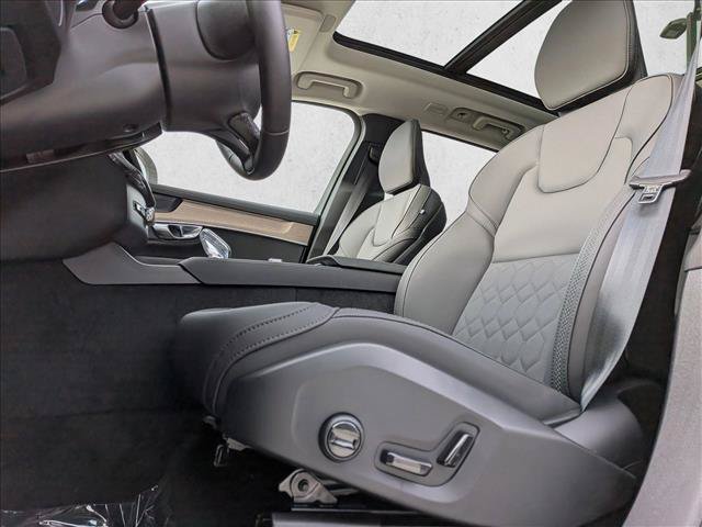 New 2026 Volvo XC90 B5 Plus w/ Protection Package AWD/4WD image 4
