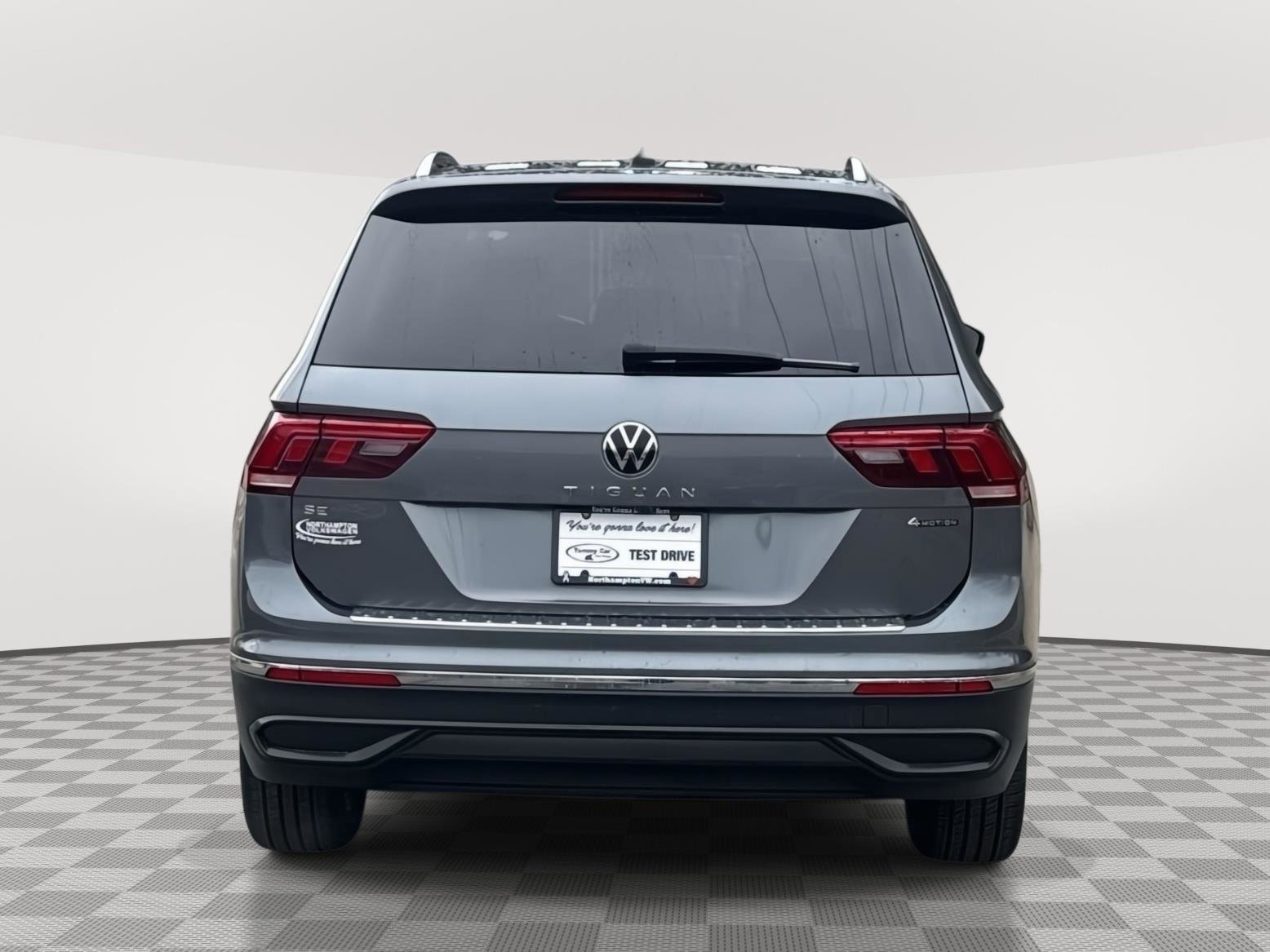 Used 2022 Volkswagen Tiguan SE w/ Panoramic Sunroof Package image 6