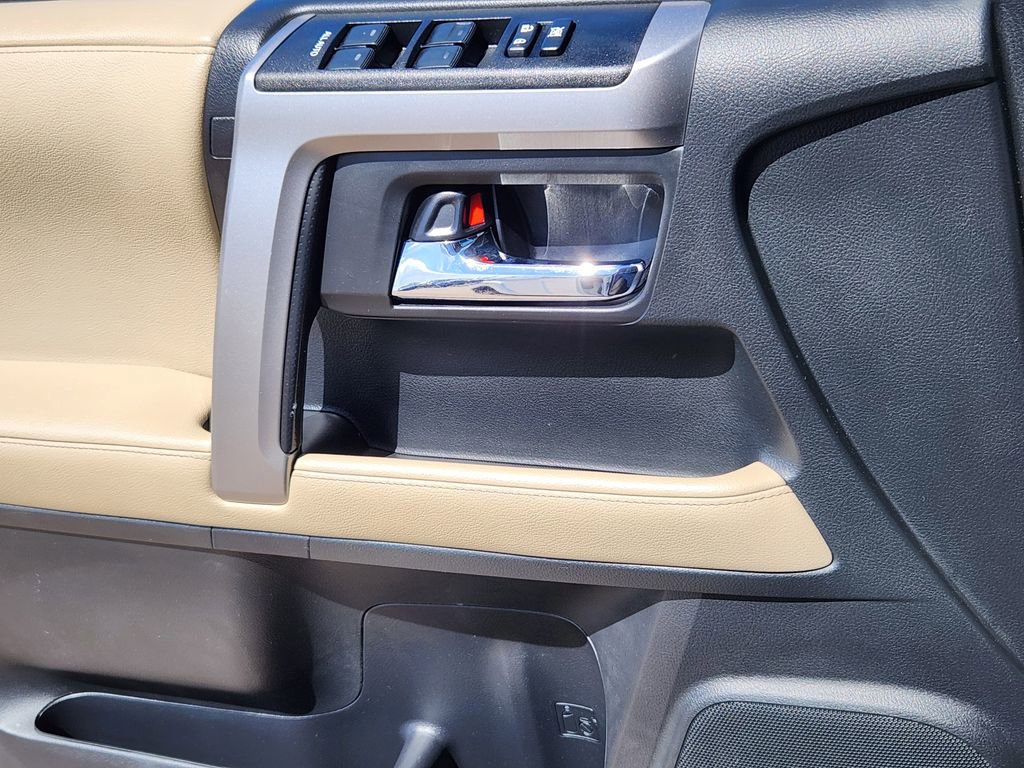 Used 2021 Toyota 4Runner SR5 Premium w/ Moonroof Package AWD/4WD image 6