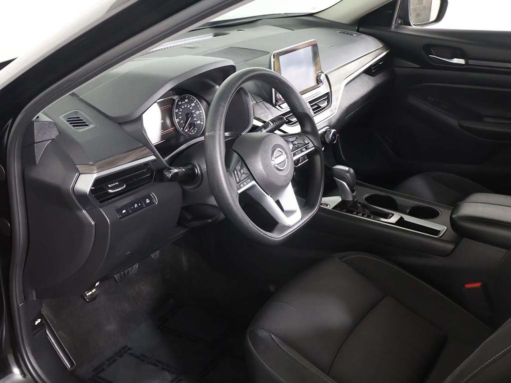 Used 2025 Nissan Altima 2.5 SV FWD image 19