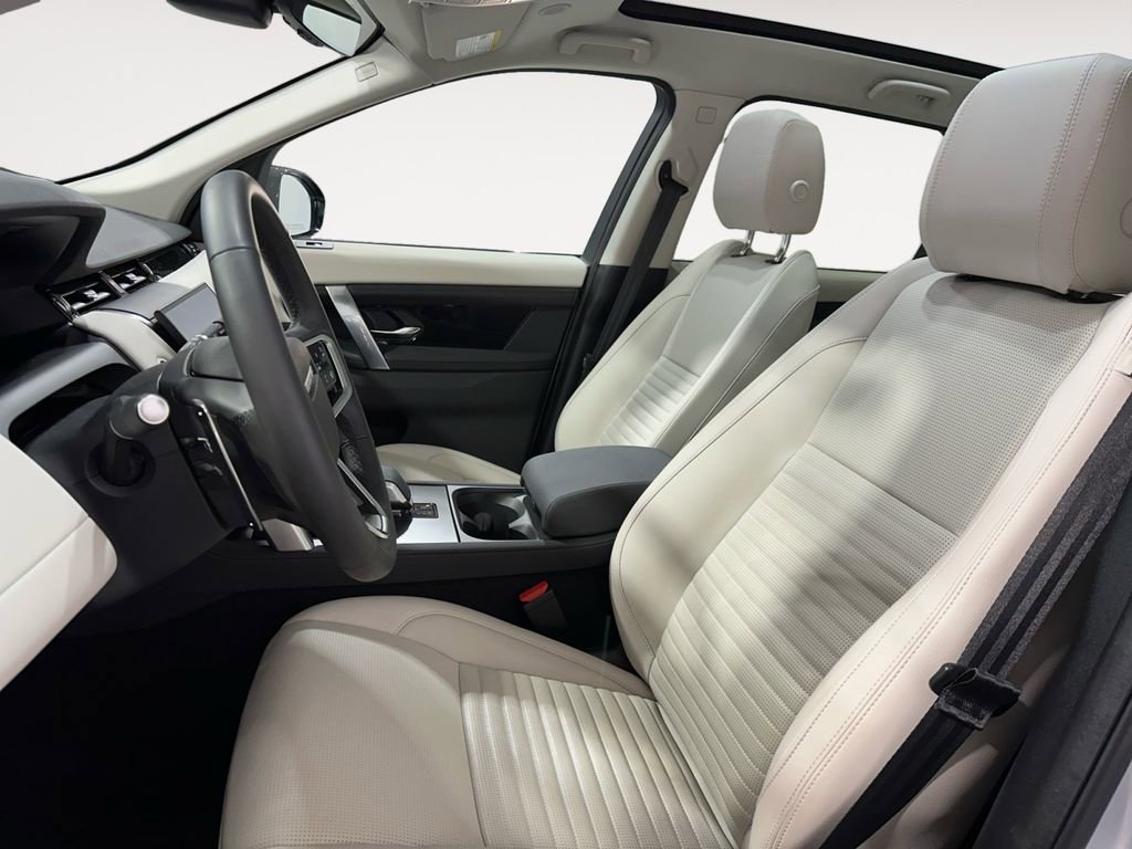 Used 2025 Land Rover Discovery Sport S image 9