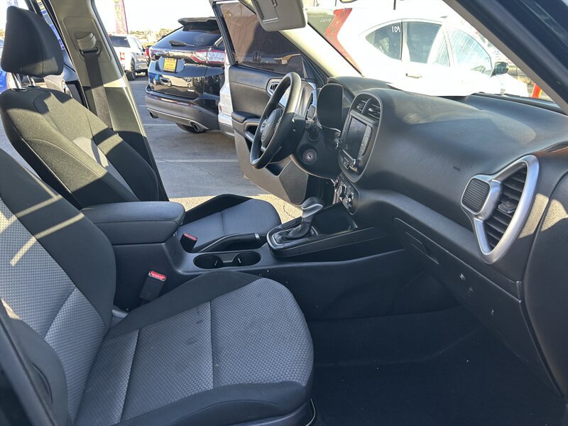 Used 2023 Kia Soul LX FWD image 26