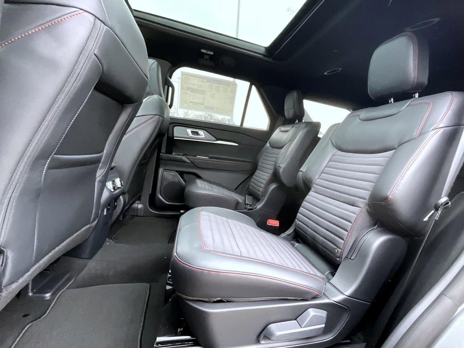New 2026 Ford Explorer ST-Line w/ ST-Line Street Pack image 11