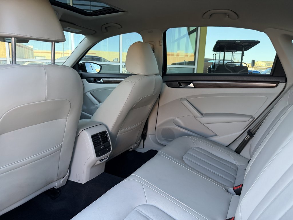 Used 2020 Volkswagen Passat 2.0T SEL image 33