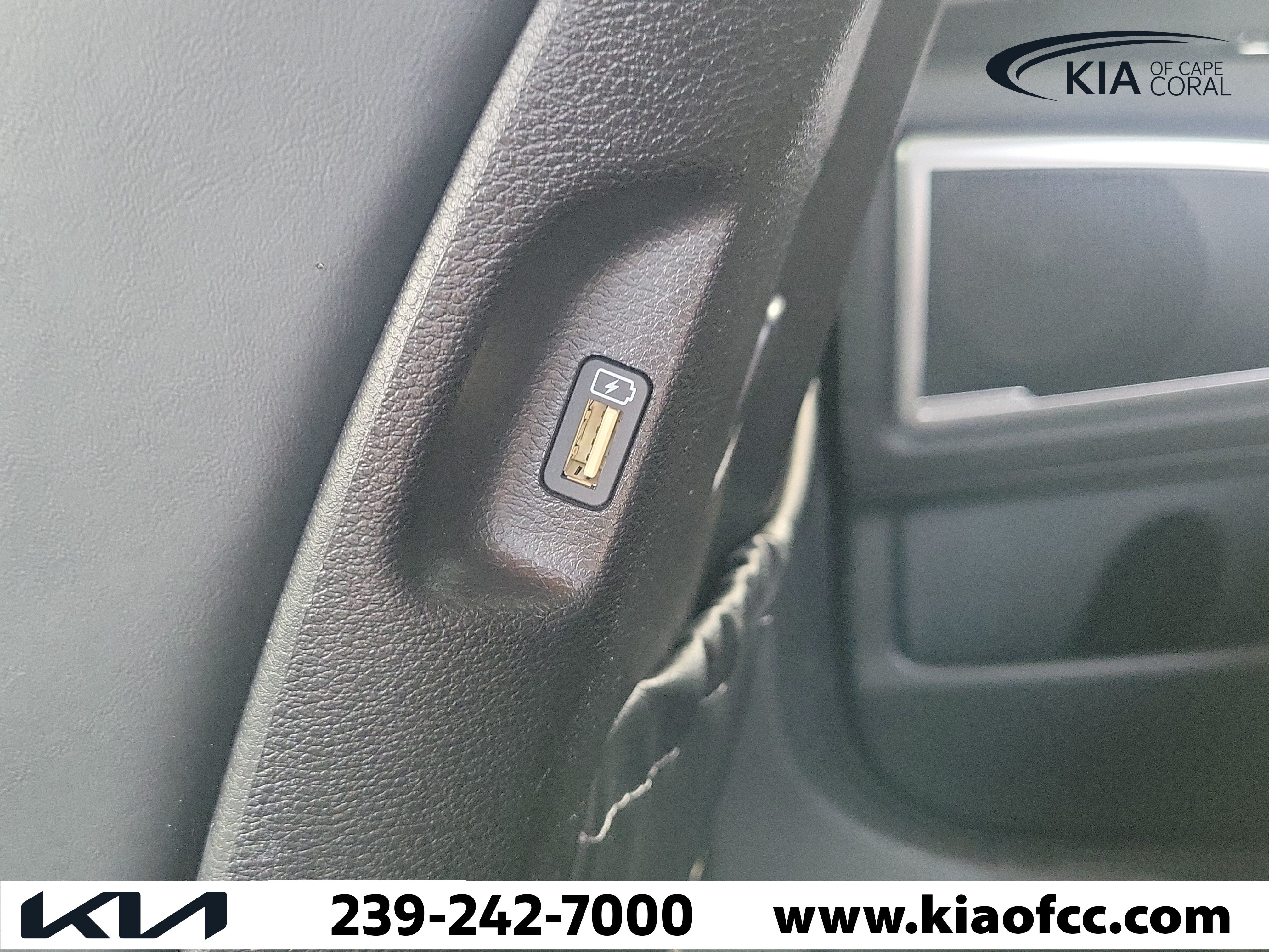 Used 2022 Kia Telluride LX FWD image 16