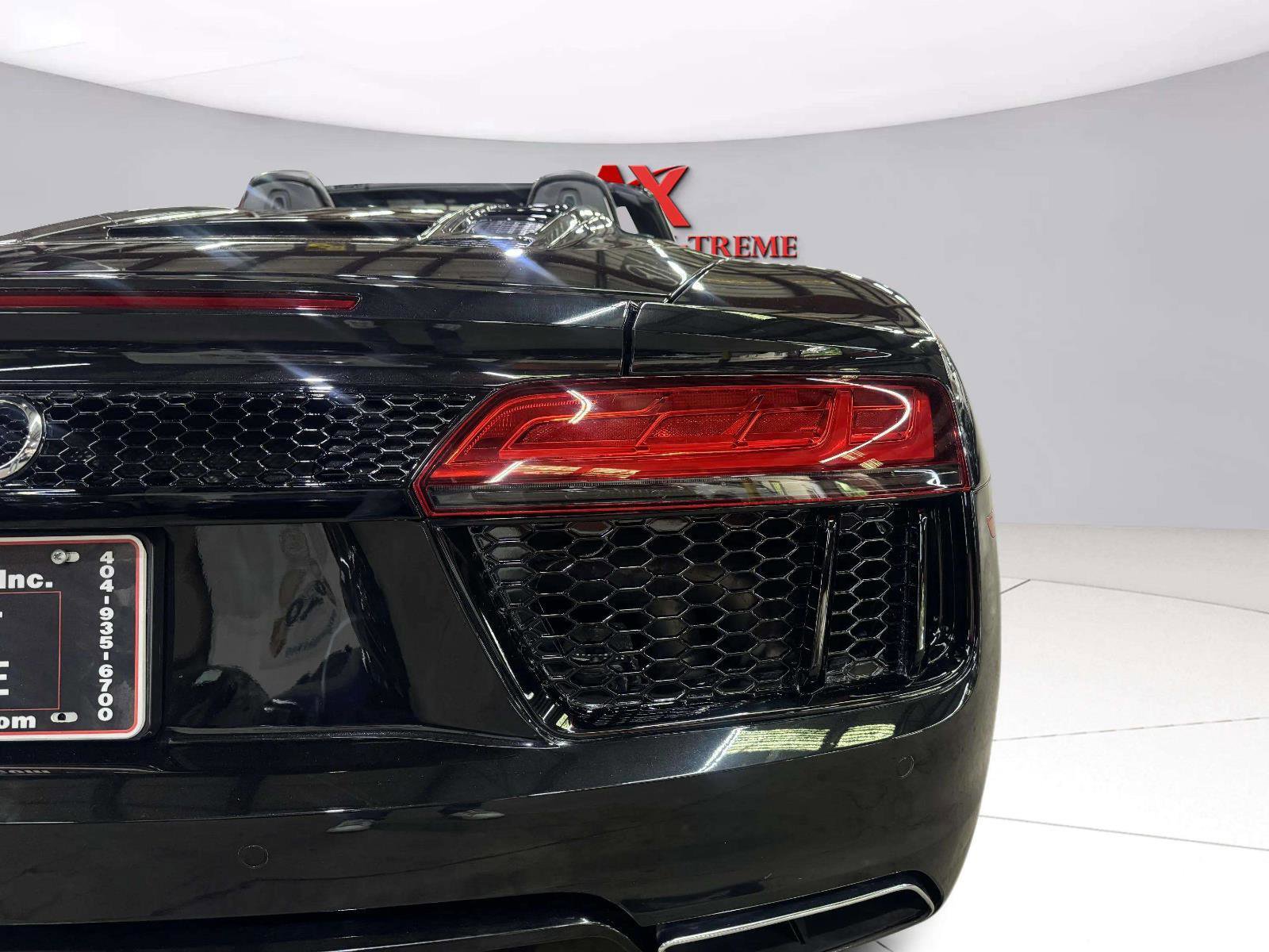 Used 2017 Audi R8 V10 w/ Carbon Exterior Package AWD/4WD image 29