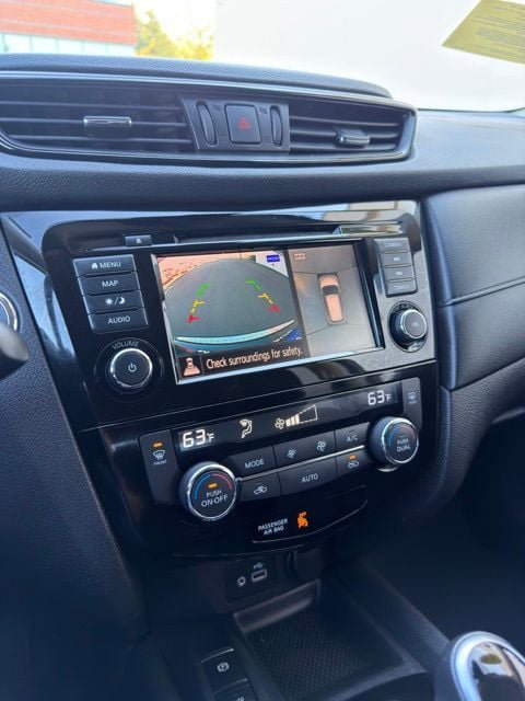 Used 2019 Nissan Rogue SV w/ Premium Package AWD/4WD image 9