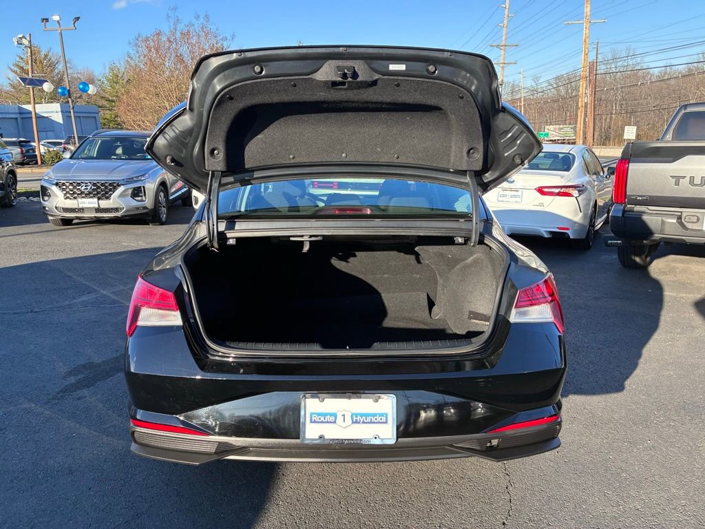 Used 2022 Hyundai Elantra Blue w/ Preferred Accessory Package image 11