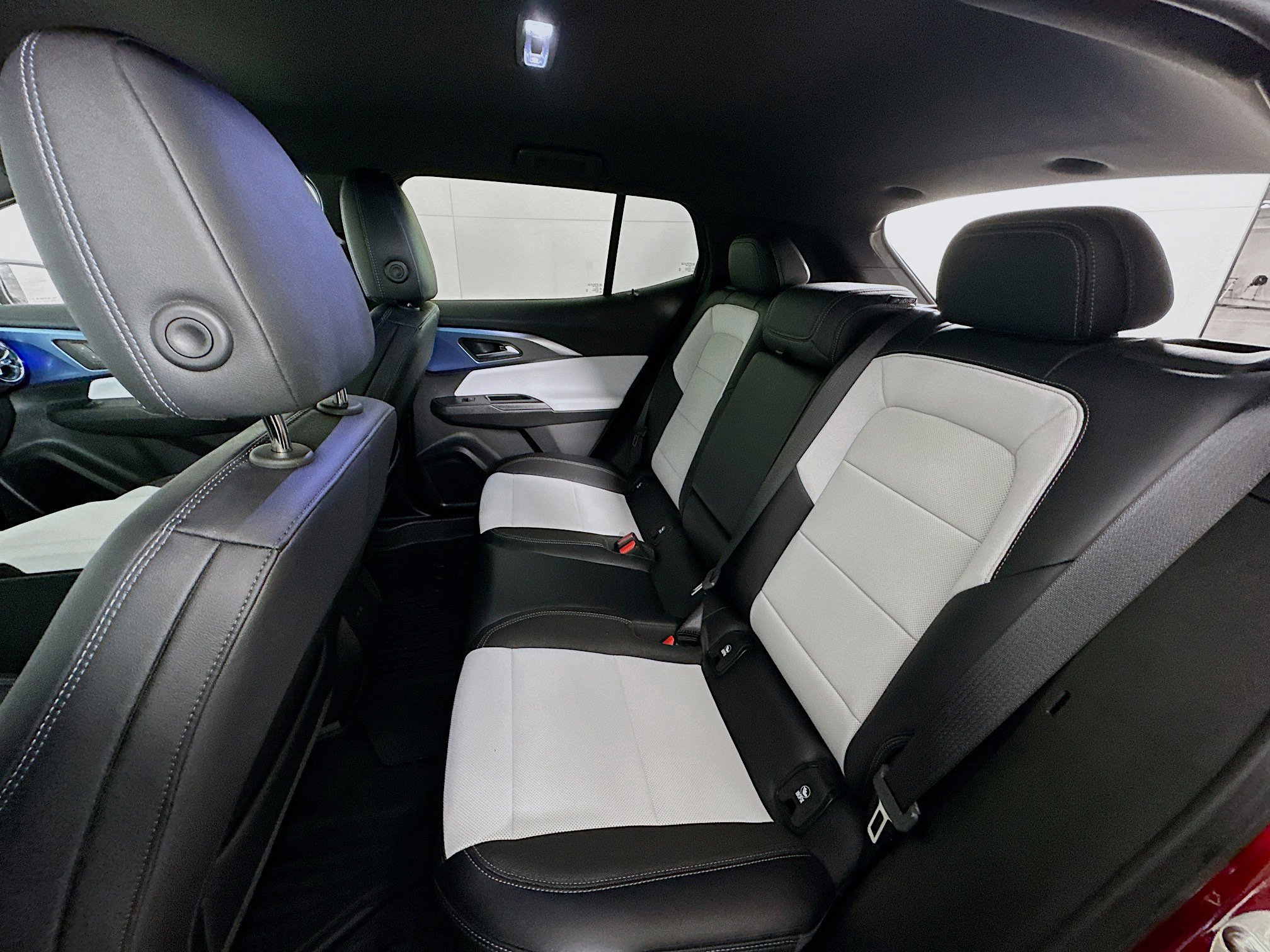 Used 2025 Chevrolet Equinox EV LT image 27