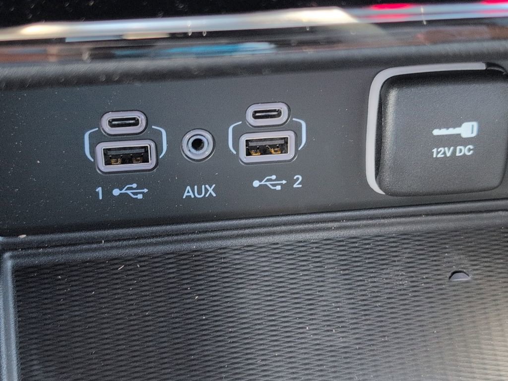 New 2025 Jeep Grand Cherokee Altitude image 17