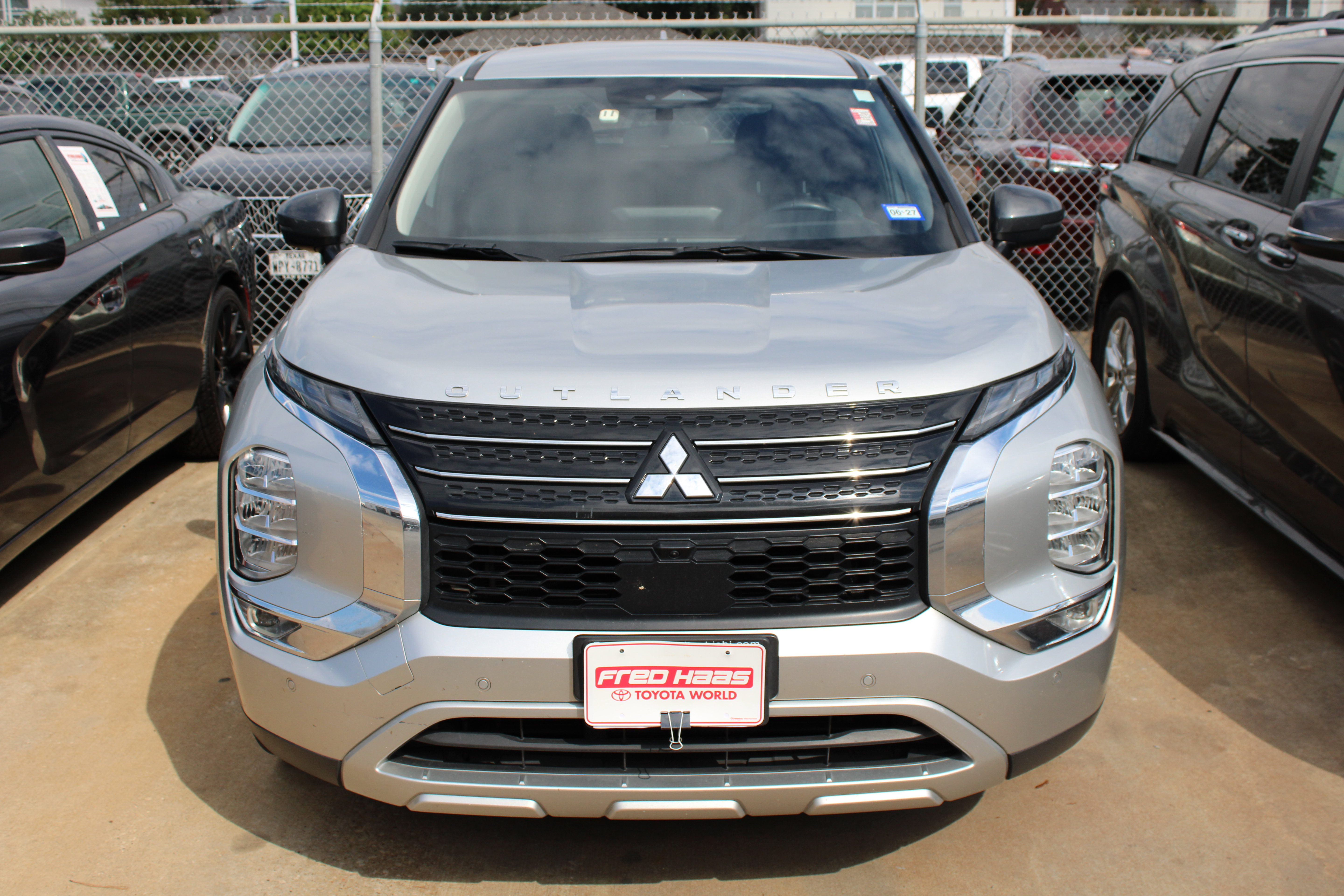 Used 2022 Mitsubishi Outlander SE FWD image 3