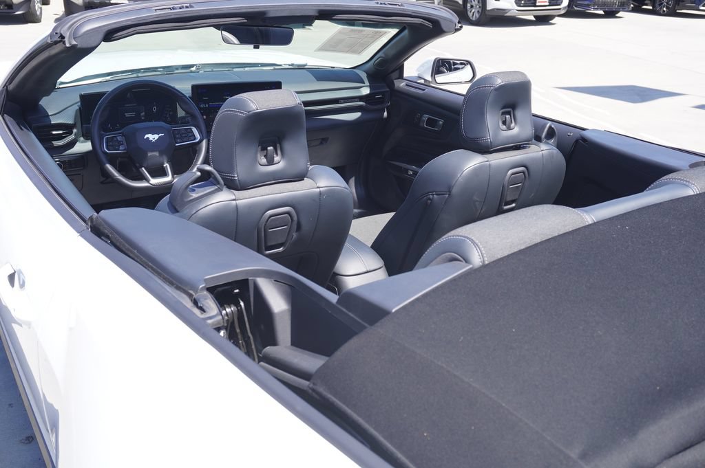 Used 2025 Ford Mustang Convertible RWD image 8