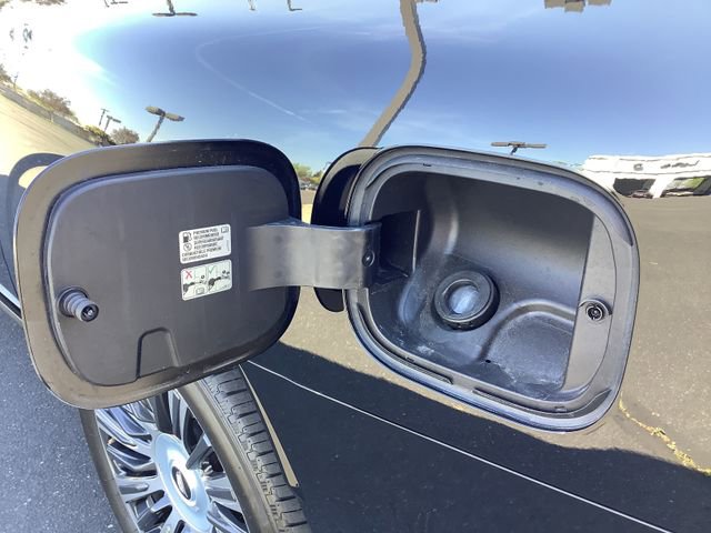 Used 2022 Cadillac Escalade ESV Sport w/ Touring Package image 23