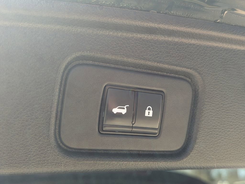 Used 2023 Nissan Pathfinder Platinum image 37