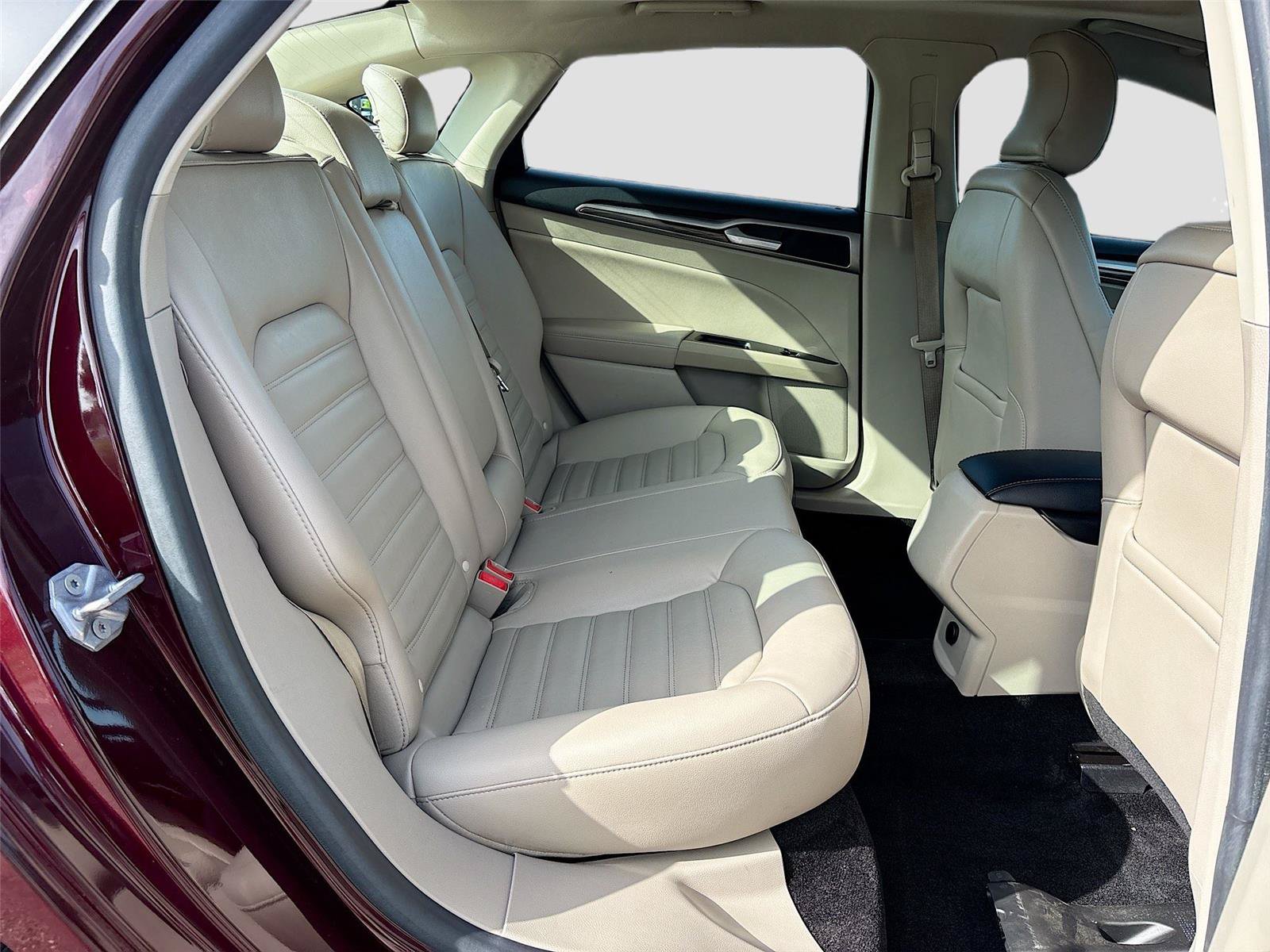 Used 2017 Ford Fusion SE FWD image 26