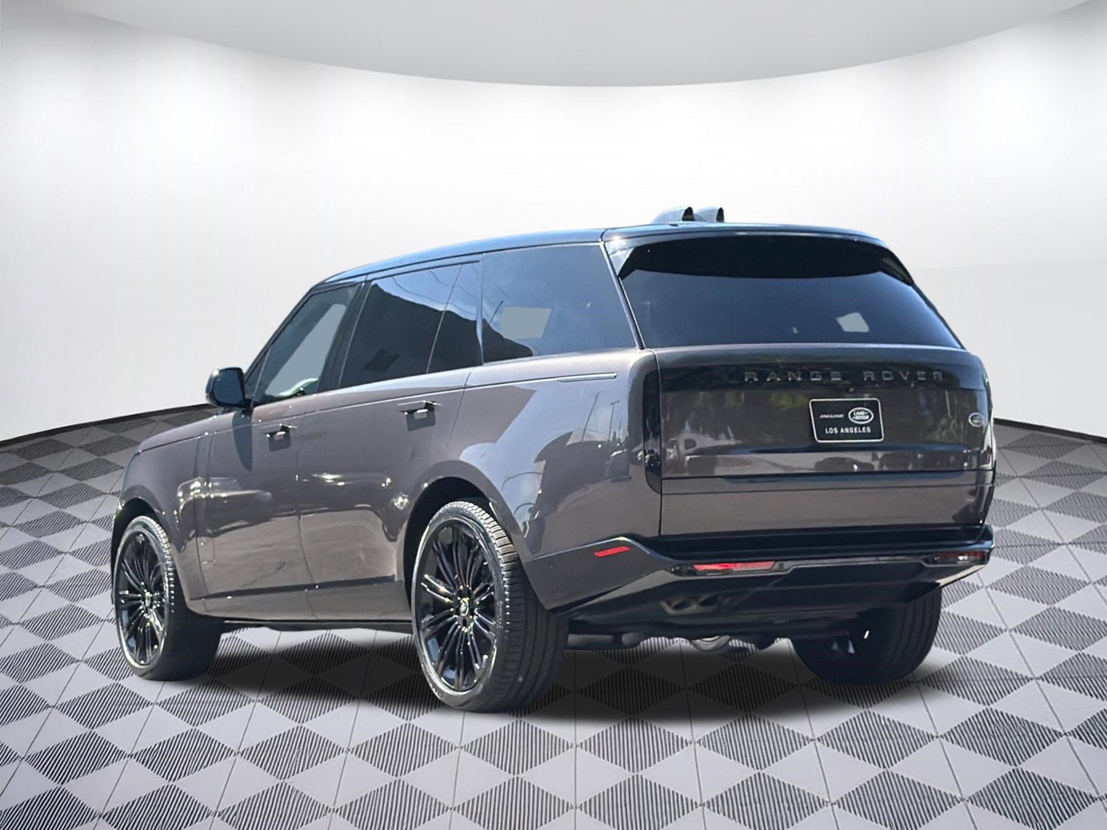 Used 2023 Land Rover Range Rover Long Wheelbase First Edition AWD/4WD image 3