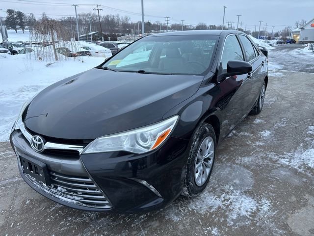 Used 2017 Toyota Camry LE image 3