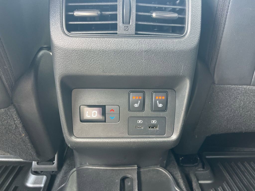 Used 2021 Nissan Rogue Platinum image 14