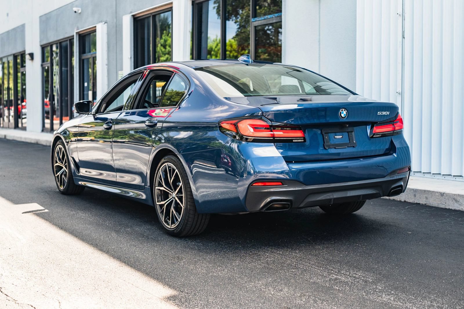 Used 2021 BMW 530i w/ M Sport Package RWD image 7