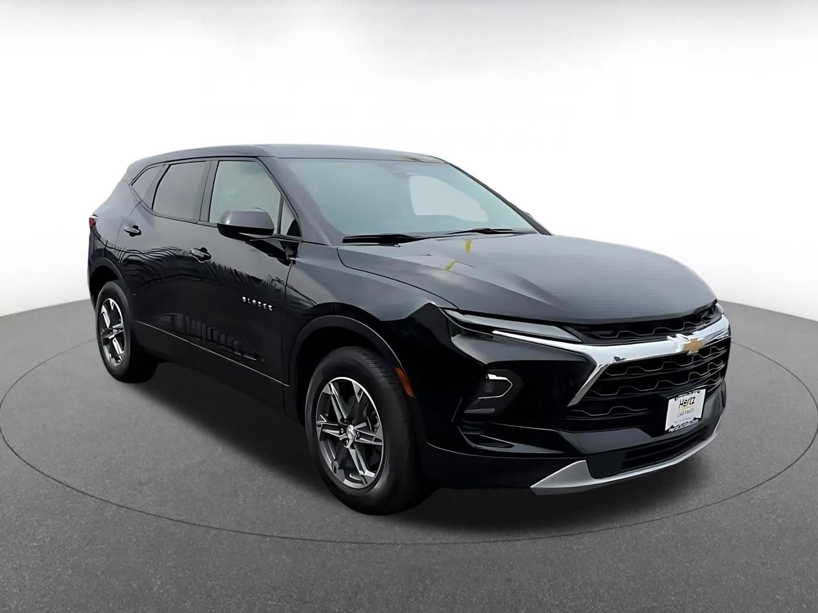 Used 2025 Chevrolet Blazer LT image 2