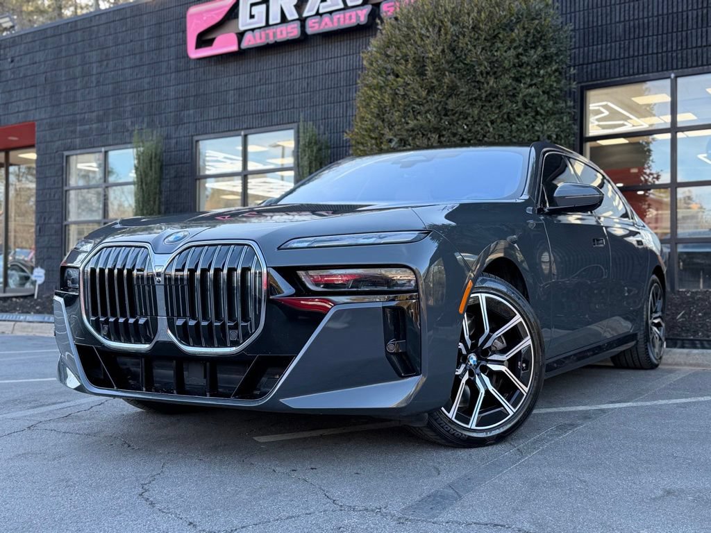 Used 2023 BMW 760i xDrive w/ Executive Package AWD/4WD image 2
