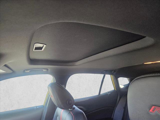 Used 2024 Chevrolet Trax RS w/ Sunroof Package image 14