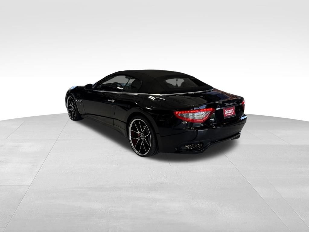 Used 2010 Maserati GranTurismo Convertible RWD image 3