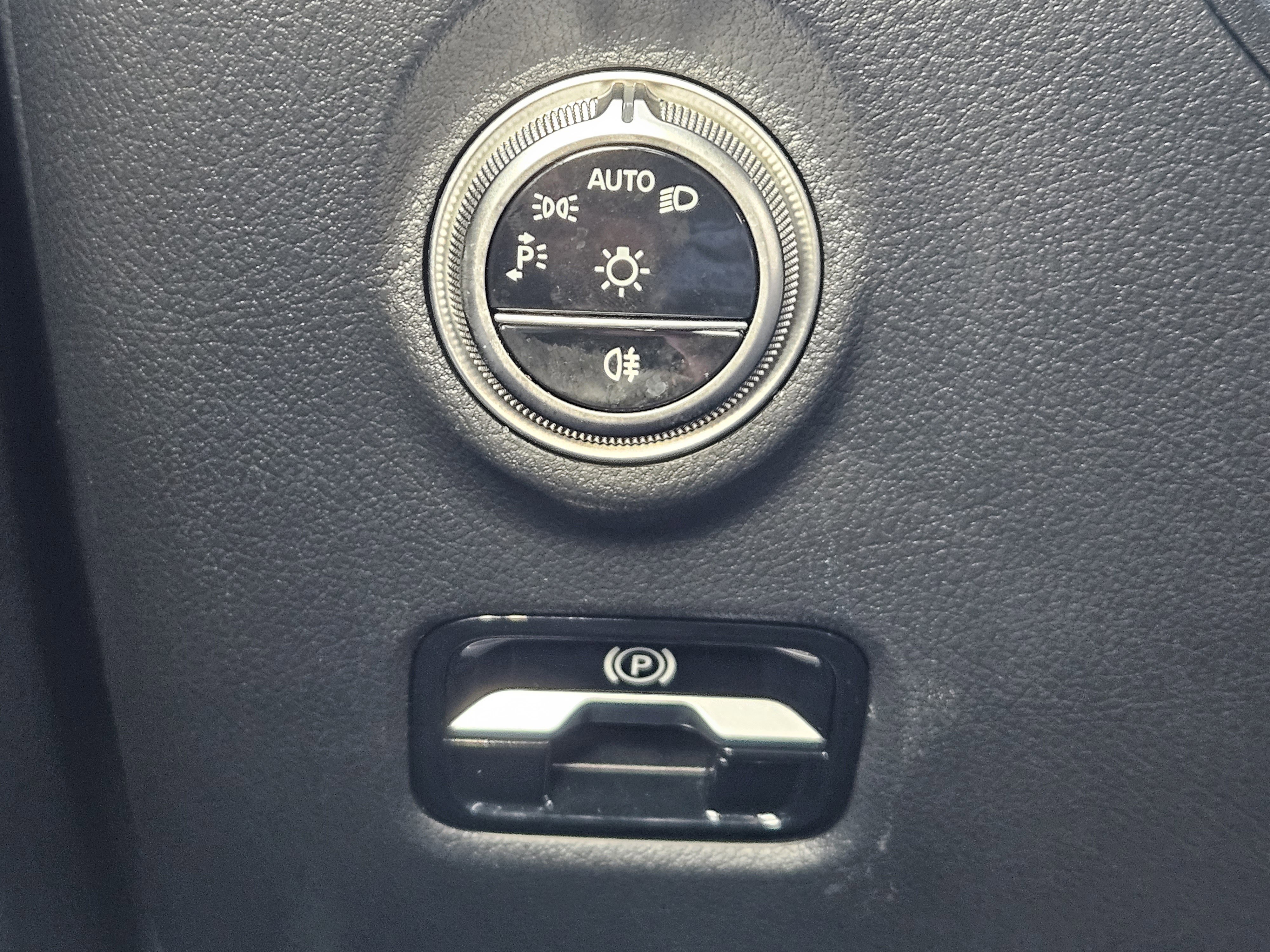 Used 2025 Mercedes-Benz C 300 Sedan image 22