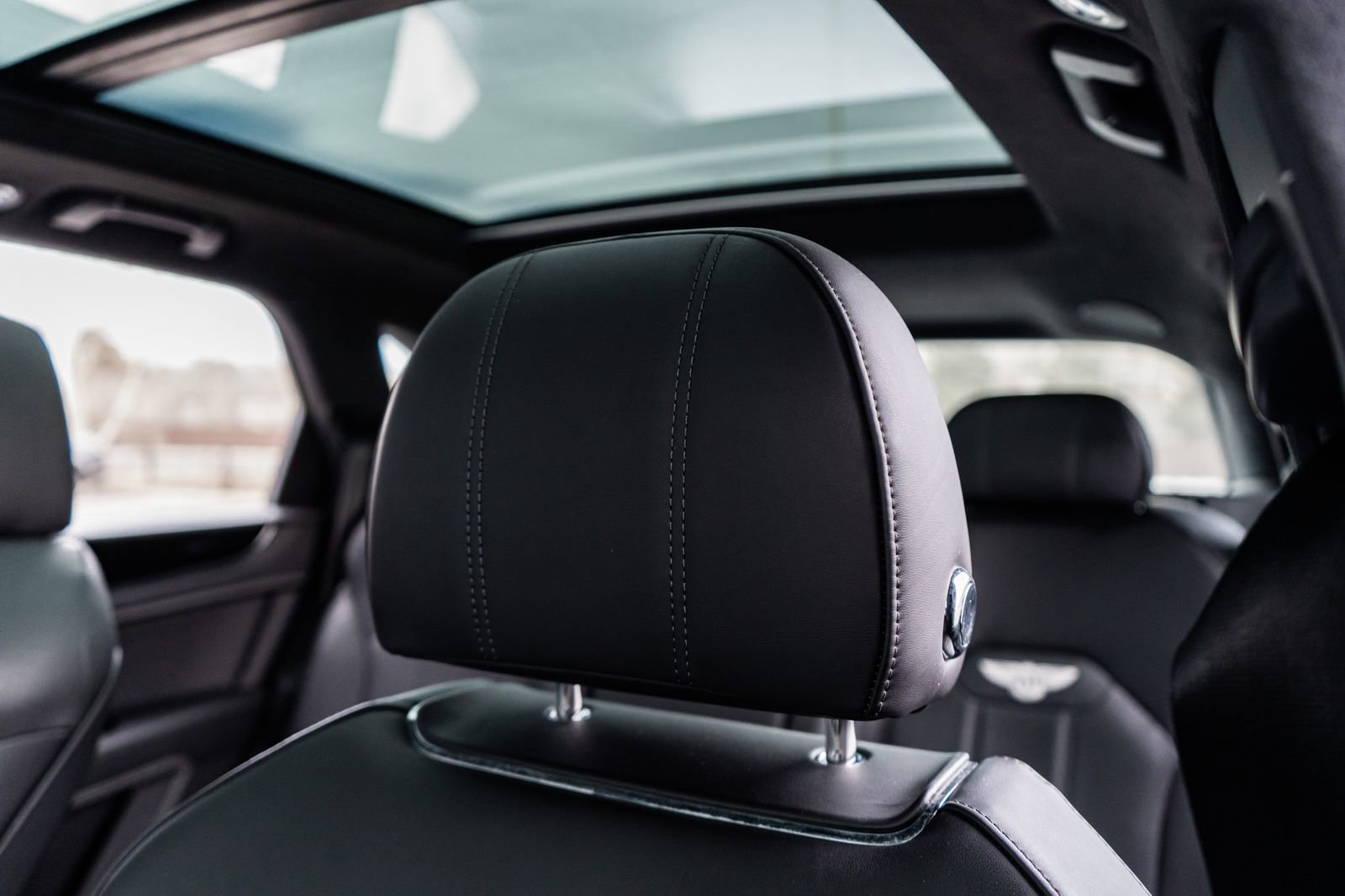 Used 2022 Bentley Bentayga image 28