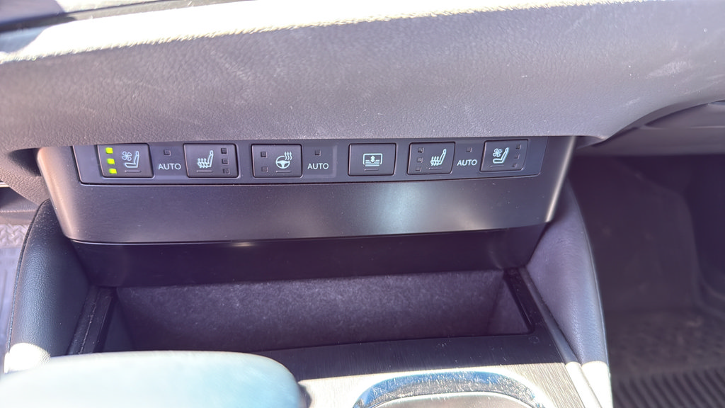 Used 2024 Lexus ES 300h w/ Technology Package FWD image 30
