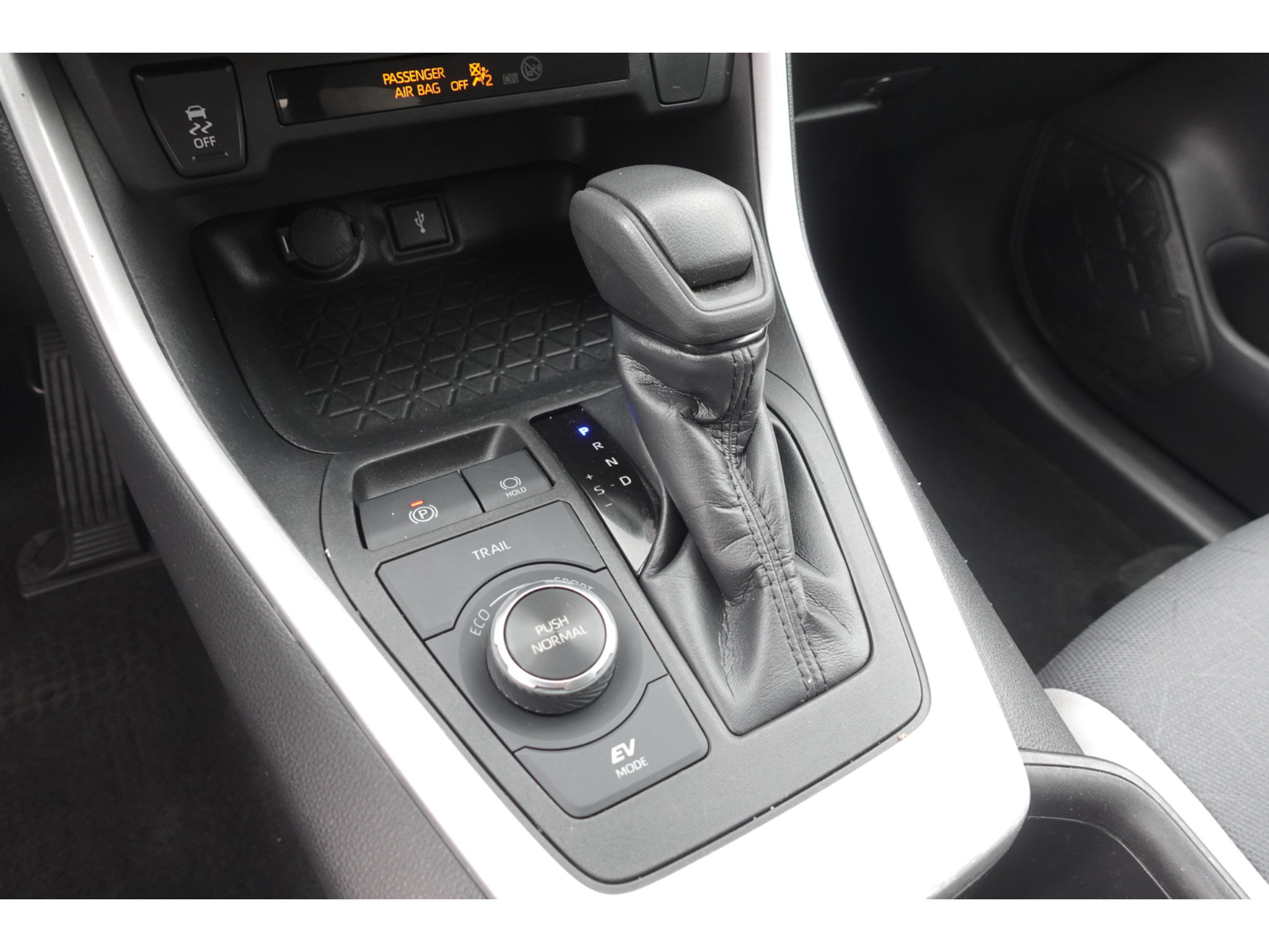 Used 2022 Toyota RAV4 XLE w/ Convenience Package AWD/4WD image 17