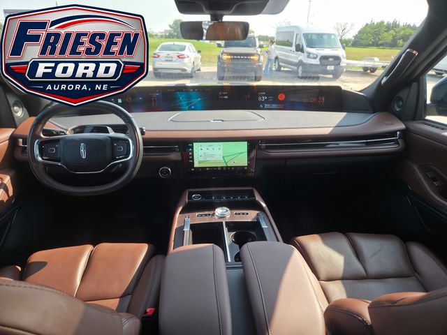 Used 2025 Lincoln Navigator Reserve AWD/4WD image 18