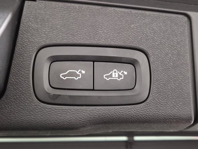 Used 2020 Volvo XC60 T6 Inscription w/ Protection Package Premier image 10