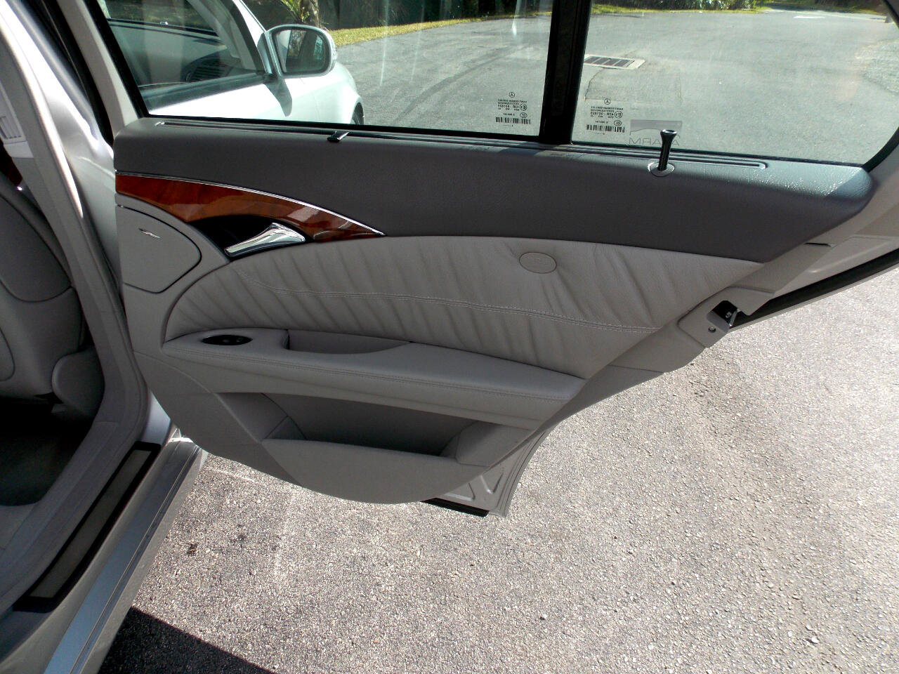 Used 2005 Mercedes-Benz E 500 4MATIC Sedan image 18