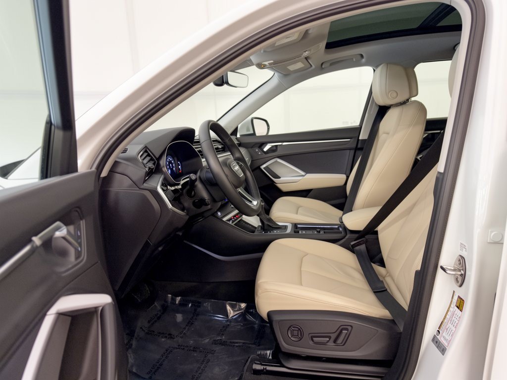 Certified 2022 Audi Q3 2.0T Premium w/ Convenience Package AWD/4WD image 5