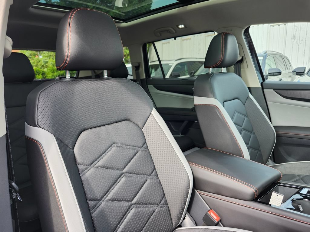 Used 2026 Volkswagen Atlas Peak Edition AWD/4WD image 14